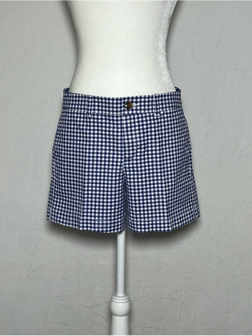 OLD NAVY Blue and White Gingham Checkered Everyday Shorts 5 Inch Inseam - size 6